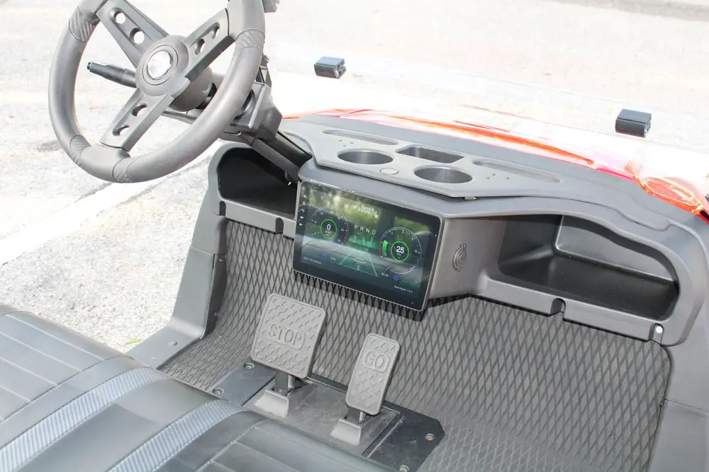 10-inch touchscreen with Apple CarPlay